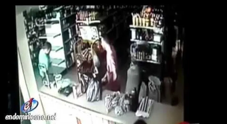 Dos que llegan en un motor atracan colmado en Navarrete