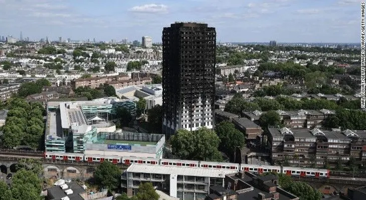 Otros 600 edificios podrían incendiarse como la Torre Grenfell en Londres