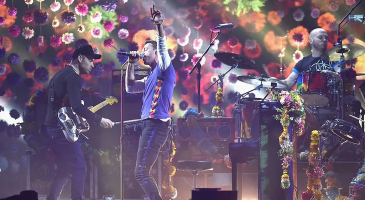 Chris Martin de Coldplay visitó un hospital de niños antes de dejar México