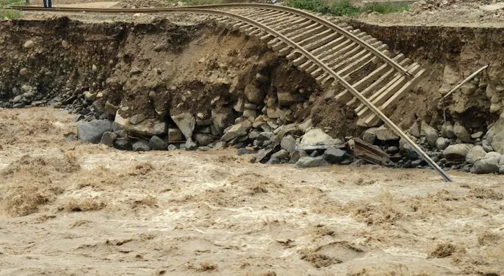 Perú: aumenta la cifra de muertos por las inundaciones y hay varios ríos en alerta roja