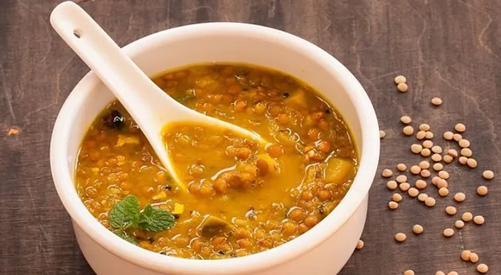 Receta fácil para hacer una sopa de quinoa con curry