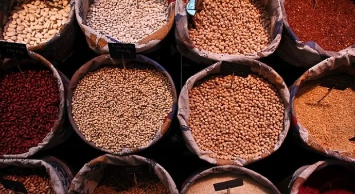 Cinco alimentos negros te harán lucir más joven