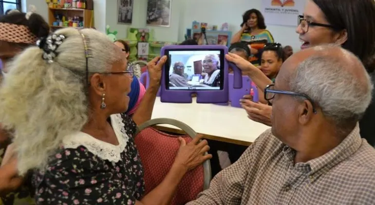 Vicepresidencia acerca la tecnología a los adultos mayores