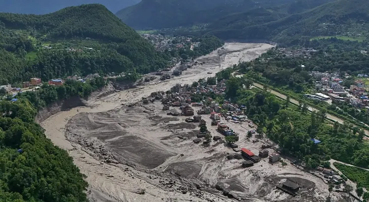 Devastadora masa de agua entre Nepal y el Tíbet deja 362 muertos y más de mil desaparecidos