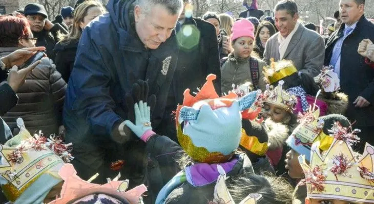 El ritmo latino inunda el barrio neoyorquino de Harlem en el Día de Reyes
