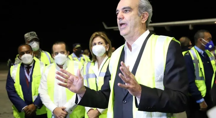 El presidente Abinader y la vicepresidenta Raquel Peña recibieron primeras vacunas contra el covid