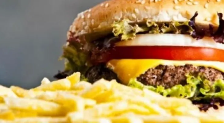 ¿La nueva dieta? Ver fotos de comida chatarra te ayuda a bajar de peso