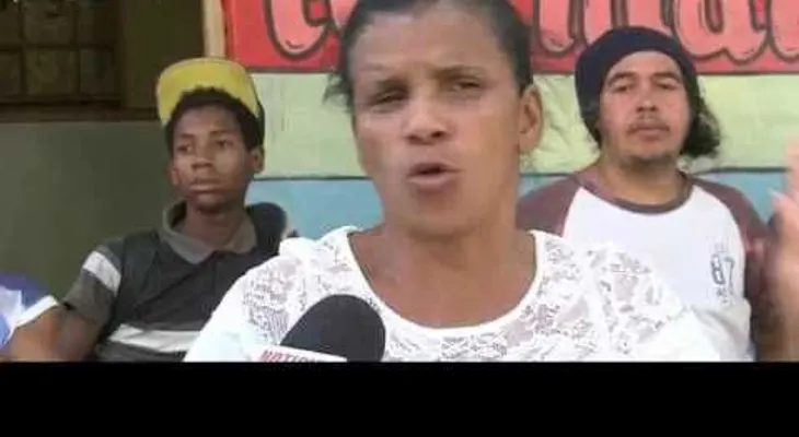En medio de quejas trasladan familias a la Nueva Barquita