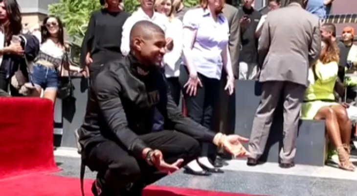 Usher recibe su estrella en el Paseo de la Fama de Hollywood