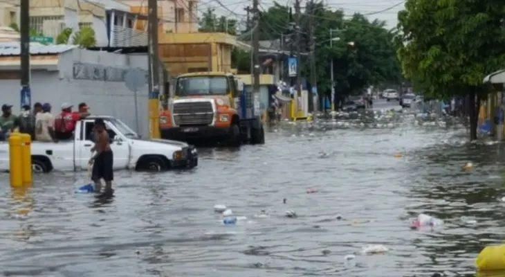 Lluvias y tronadas por presencia de vaguada