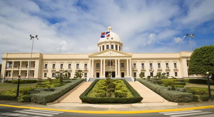 Presidente Abinader dispone un primer aporte por más de RD 99 millones para los ayuntamientos y distritos municipales afectados por huracán Fiona