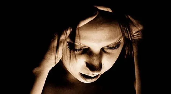 Mujeres padecen de jaqueca y dolor de cabeza más que los hombres
