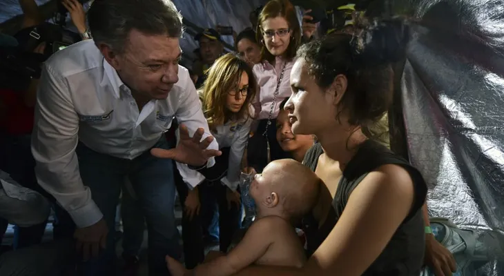 Gobierno de Colombia llama a consultas a su embajador en Venezuela