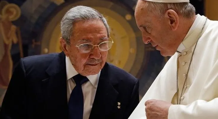 Raúl y el papa se reúnen en el Vaticano 