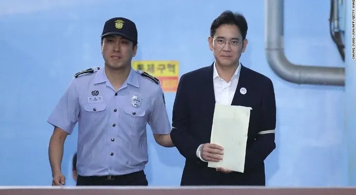 Condenan a 5 años de cárcel al líder de Samsung por corrupción