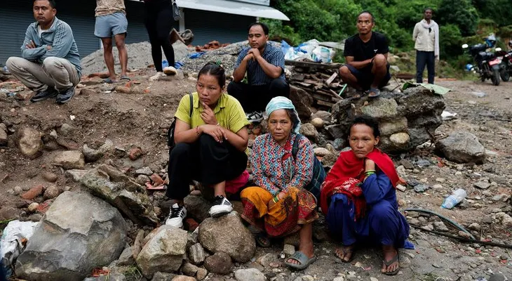 Inundaciones en Nepal y China: familias buscan a desaparecidos tras el desastre