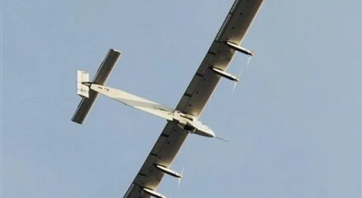 Avión solar inicia tramo más largo de travesía por el mundo 