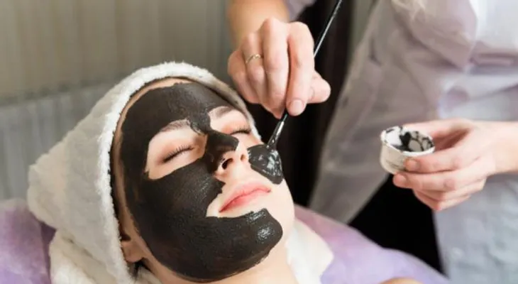El barro posee propiedades desinfectantes, desinflamantes y para la belleza de la piel 