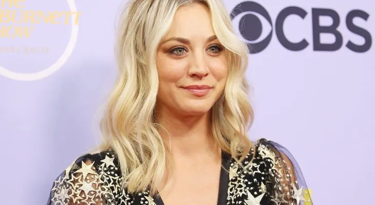 Kaley Cuoco protagonizará la serie de intriga "The Flight Attendant"