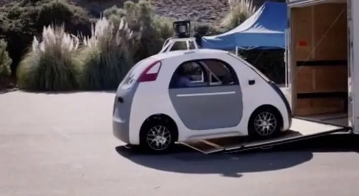 Google anuncia que fabricará auto que conduce solo