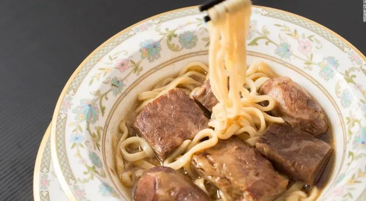 ¿Pagarías 325 dólares por una sopa de fideos con carne?