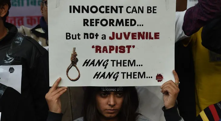 La India aprueba ley para juzgar como adultos a menores que cometan crímenes atroces como violación y asesinato