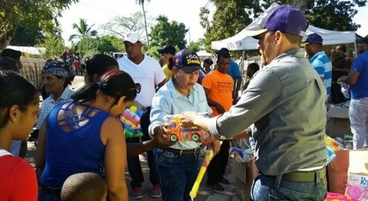 El CEA entrega juguetes a niños en San Pedro de Macorís