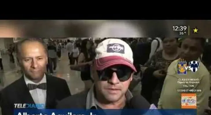 Hijo mayor de Juan Gabriel borracho en aeropuerto de México
