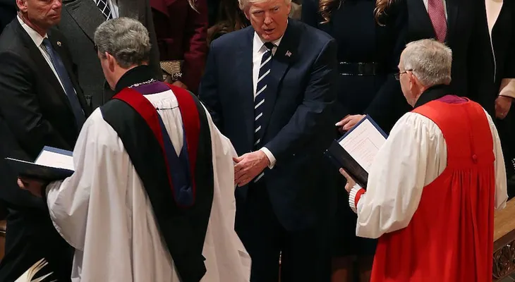Día 2 del presidente Trump: Ceremonia religiosa y visita a la CIA