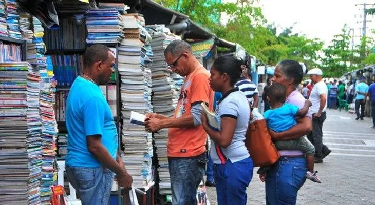Padres buscan opciones para comprar los útiles