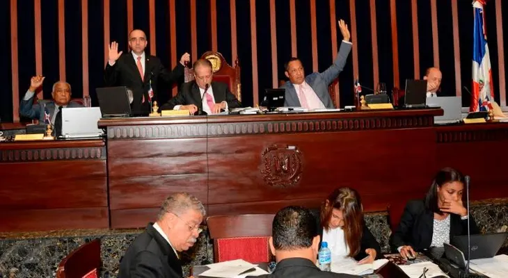 Senado aprueba ley declara Carnaval de Santiago como Patrimonio Folclórico