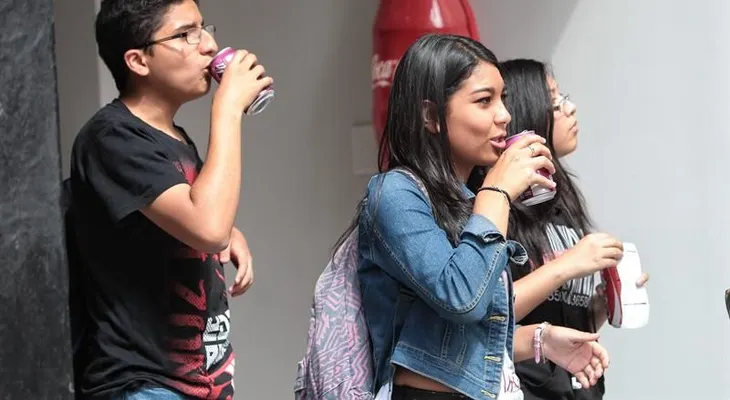 Los latinoamericanos, sobre todo los mexicanos, son quienes consumen más bebidas azucaradas