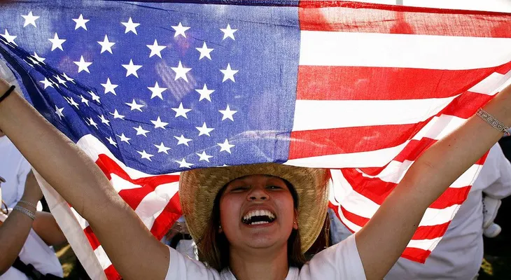 Exigen nuevo formulario para inmigrantes en Estados Unidos