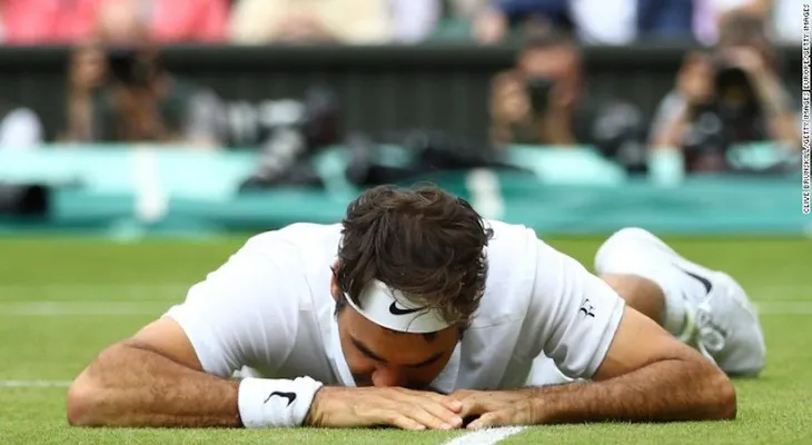 Roger Federer queda por fuera de los 10 mejores del tenis por primera vez en 14 años