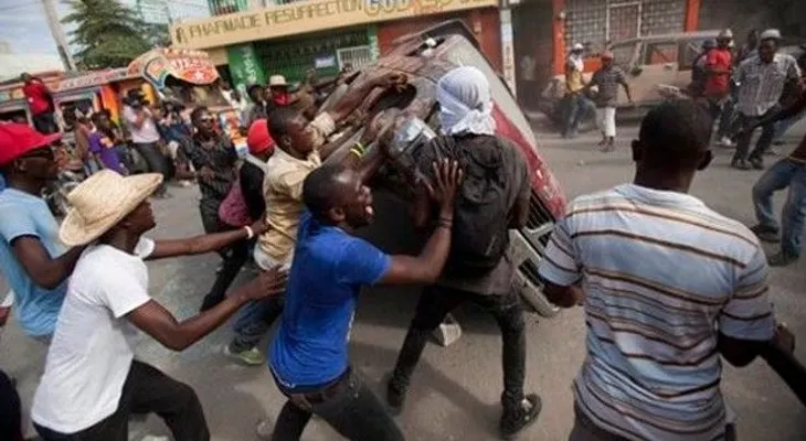 Haitianos protestan por elevados precios gasolina 
