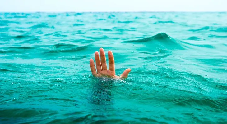 Pastor se ahoga tratando de caminar sobre el agua como Jesús