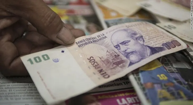 El dólar lleva cinco jornadas subiendo en Argentina y se acerca a su máximo histórico