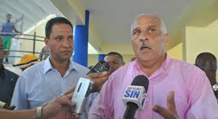 Aplanadora barre ?mil empleados? en el Ministerio de Deportes