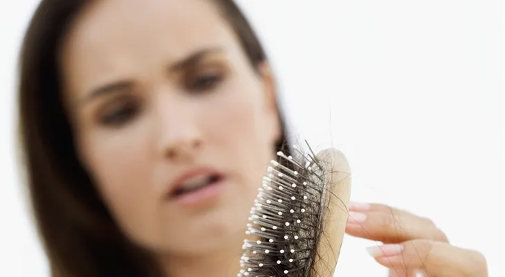 Cuatro motivos por los que se cae el cabello