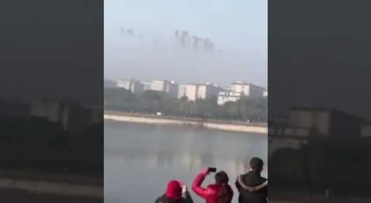 ¿Ciudad flotante? Misteriosos rascacielos aparecen en las nubes en China