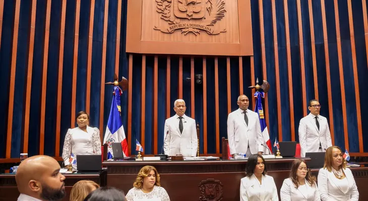 Senado juramenta Bufete Directivo período legislativo 2026-2027