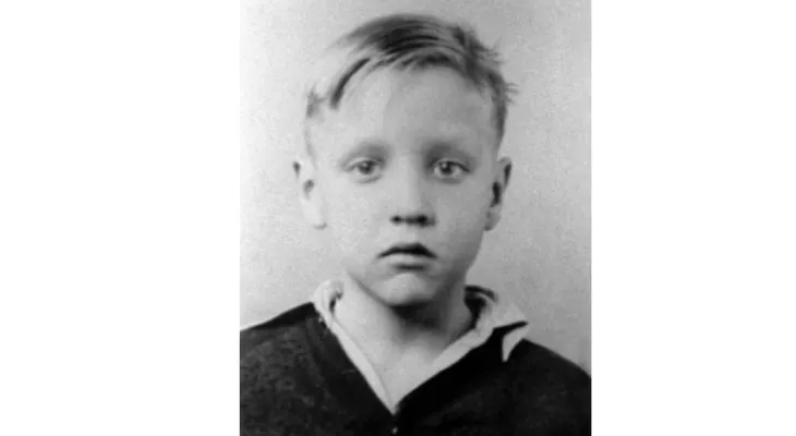 El niño al que regalaron una guitarra en vez de una bicicleta y se convirtió en leyenda: era Elvis Presley