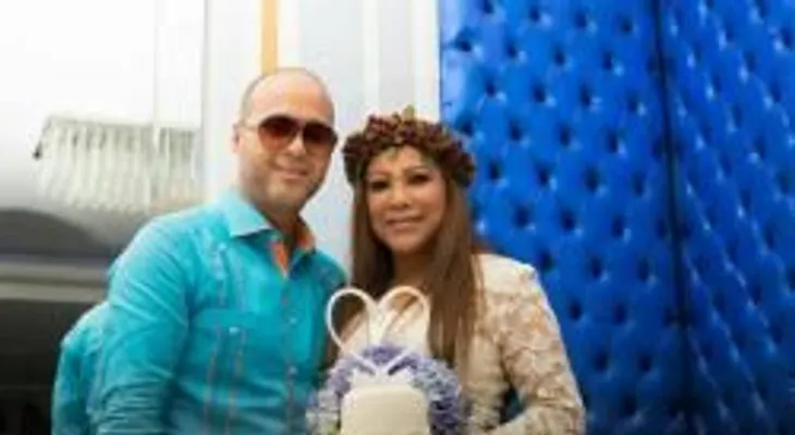 Detienen esposo de Vickiana por atrasos en manutención de 257 mil pesos