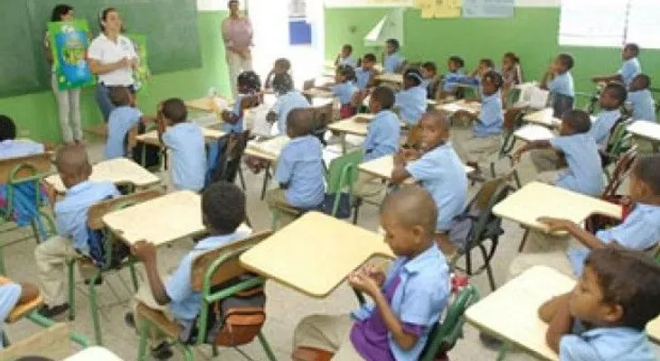 Educación aclara que el viernes hay docencia en escuelas y colegios