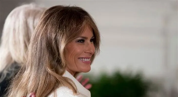 Primera dama EEUU Melania Trump gana demanda al periódico Daily Mail por un artículo 