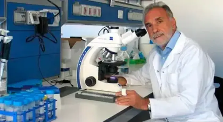 Un experto asegura que el coronavirus se está apagando, y que ahora "el virus mata menos"
