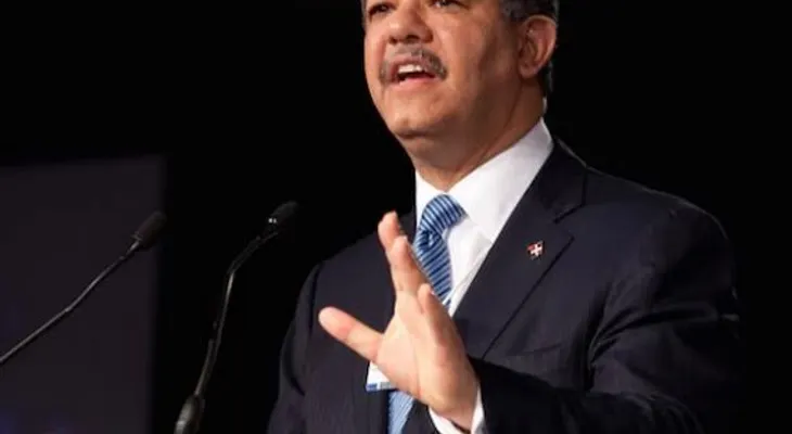 Leonel viaja a México, Ecuador y Argentina en agenda de trabajo