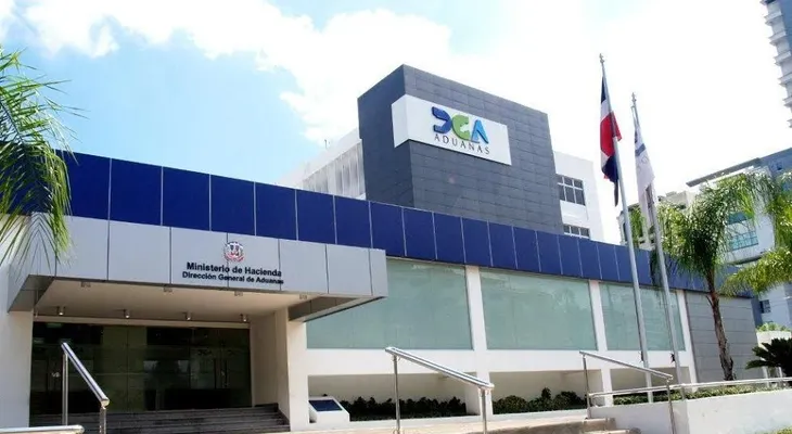 Aduanas pedirá factura comercial a toda persona que importe mercancías por couriers