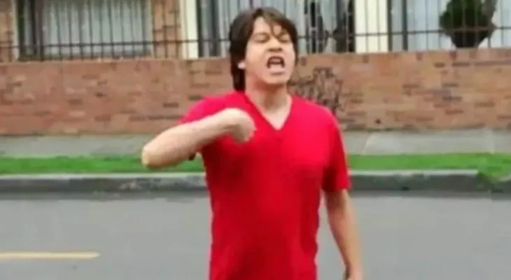 La furiosa reacción de un joven con sueño por el ruido de una procesión de Semana Santa
