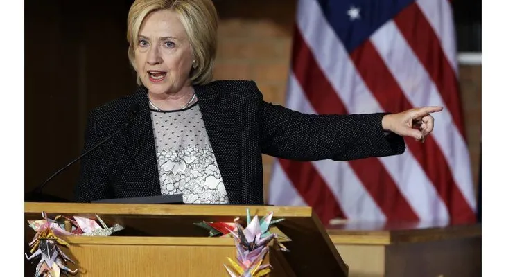 Hillary Clinton se rodea de hispanos en su campaña electoral 